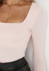 Born2be - Jasnoróżowa Bluzka Alexusi. Typ kołnierza: dekolt kwadratowy. Kolor: różowy. Materiał: dzianina. Długość rękawa: długi rękaw. Długość: długie. Wzór: gładki. Styl: elegancki #6