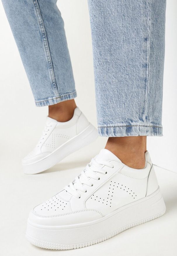 Born2be - Białe Sneakersy na Platformie Agnenia. Kolor: biały. Obcas: na platformie