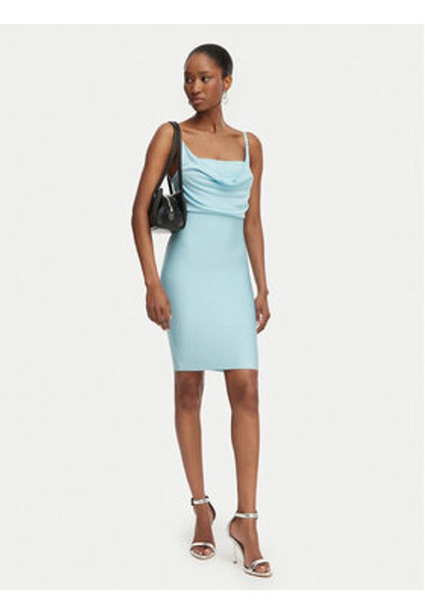 Guess Sukienka koktajlowa W6GK83 Z0686 Niebieski Slim Fit. Kolor: niebieski. Materiał: wiskoza. Styl: wizytowy