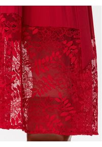 Guess Sukienka codzienna Tiana W3BK68 WE6D2 Czerwony Regular Fit. Okazja: na co dzień. Kolor: czerwony. Materiał: syntetyk. Typ sukienki: proste. Styl: casual #2