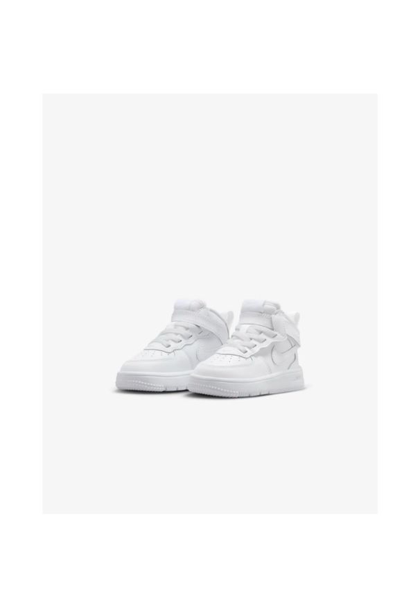 dzieci-unisex>buty sneakers Nike. Kolor: beżowy. Sport: turystyka piesza