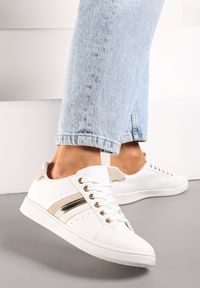 Born2be - Biało-Beżowe Sneakersy Sznurowane z Metalicznymi Wstawkami Vunna. Kolor: biały. Materiał: jeans. Obcas: na obcasie. Wysokość obcasa: niski #1