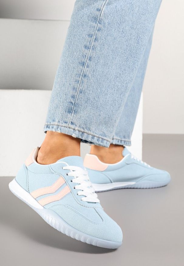 Born2be - Niebieskie Sneakersy w Typie Tenisówek z Ozdobnymi Paskami Zommea. Zapięcie: pasek. Kolor: niebieski