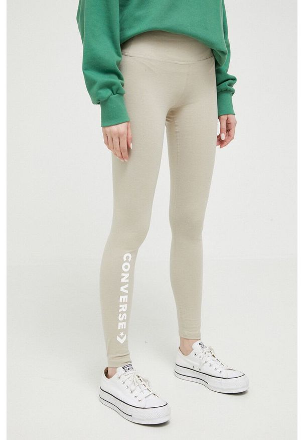 Converse legginsy damskie kolor beżowy z nadrukiem. Stan: podwyższony. Kolor: beżowy. Materiał: dzianina. Wzór: nadruk