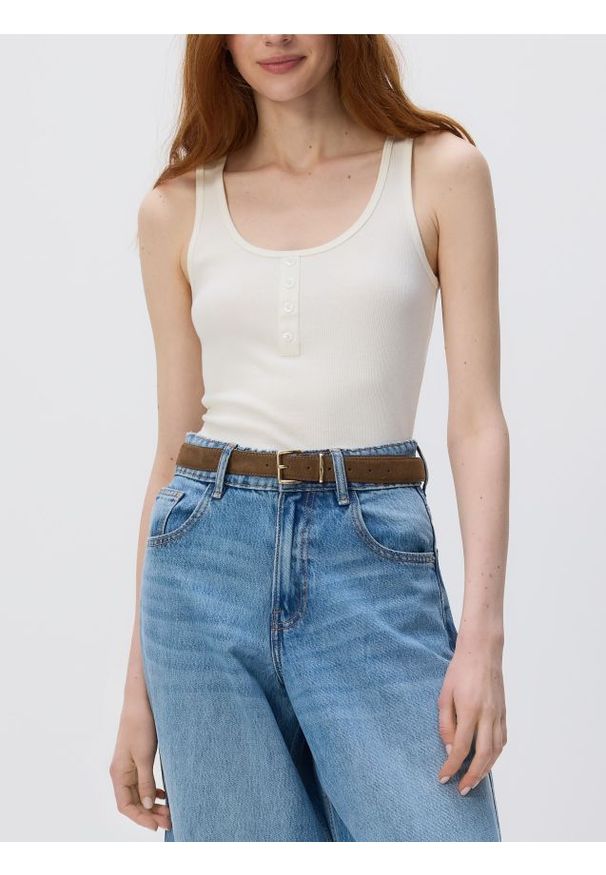 Reserved - Top na ramiączkach z modalem - złamana biel. Materiał: dzianina, prążkowany. Długość rękawa: na ramiączkach