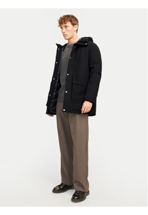 Jack & Jones - Jack&Jones Parka Trek 12256992 Czarny Regular Fit. Kolor: czarny. Materiał: syntetyk