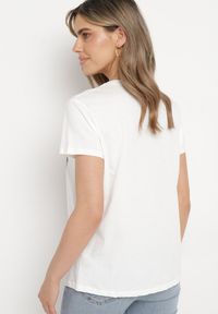 Born2be - Biały Bawełniany T-shirt z Kolorowym Nadrukiem Nairita. Okazja: na co dzień. Kolor: biały. Materiał: bawełna. Wzór: nadruk, kolorowy. Styl: casual, wizytowy #3