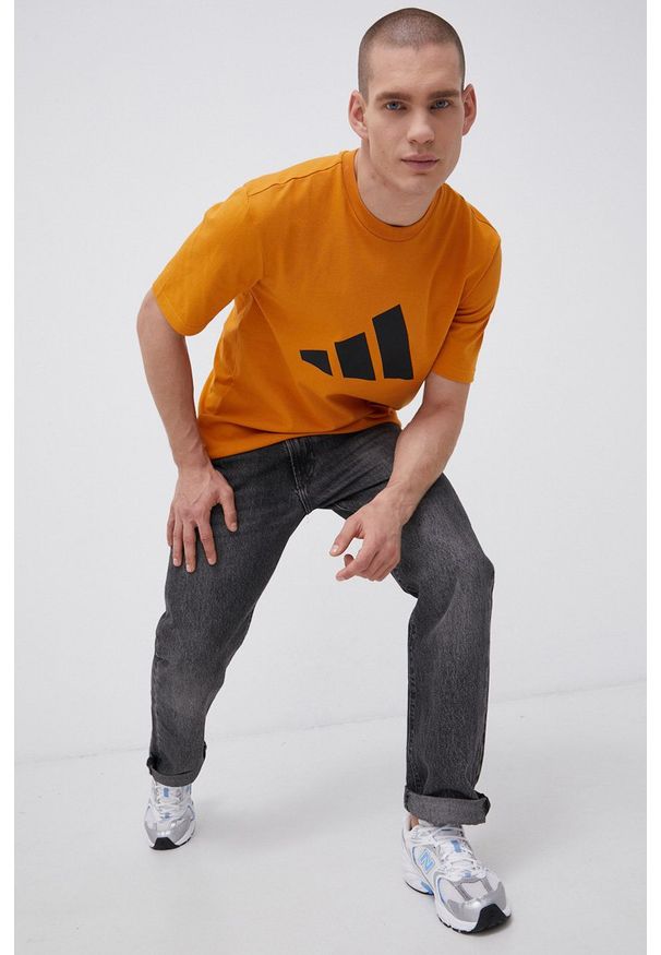 adidas Performance - T-shirt. Okazja: na co dzień. Kolor: pomarańczowy. Materiał: dzianina, materiał. Wzór: nadruk. Styl: casual