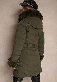 Renee - Ciemnozielona Kurtka z Pikowanymi Przeszyciami Mocno Ocieplana z Paskiem i Odpinanym Futerkiem Hedista. Okazja: na co dzień. Kolor: zielony. Materiał: futro. Styl: casual, elegancki #4