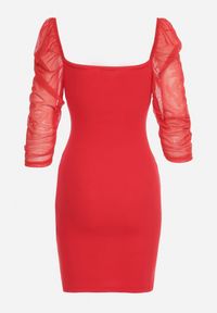 Born2be - Czerwona Bawełniana Dopasowana Sukienka Mini z Przeźroczystymi Rękawami 3/4 Ferdiana. Okazja: na imprezę. Kolor: czerwony. Materiał: bawełna. Typ sukienki: dopasowane. Styl: elegancki. Długość: mini #3