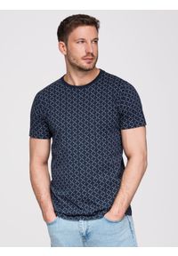 Ombre Clothing - Męska koszulka dzianinowa z nadrukiem full print – granatowa V1 - Rozmiar: L. Okazja: na co dzień. Kolor: niebieski. Materiał: dzianina. Długość rękawa: krótki rękaw. Długość: krótkie. Wzór: nadruk. Styl: casual, klasyczny #1