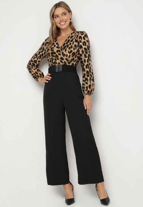 Born2be - Brązowo-Czarny Kombinezon w Panterkę z Szerokim Paskiem Vaison. Okazja: na co dzień. Kolor: brązowy. Długość rękawa: długi rękaw. Długość: długie. Wzór: motyw zwierzęcy. Styl: klasyczny, casual