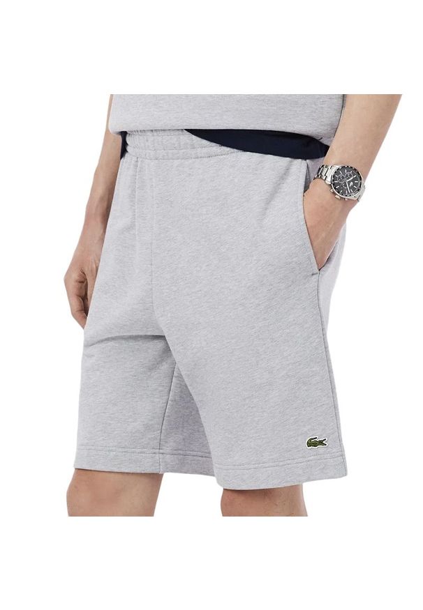 Spodenki męskie Lacoste GH9860-CCA - szare. Kolor: szary. Materiał: bawełna. Długość: do kolan. Sport: fitness