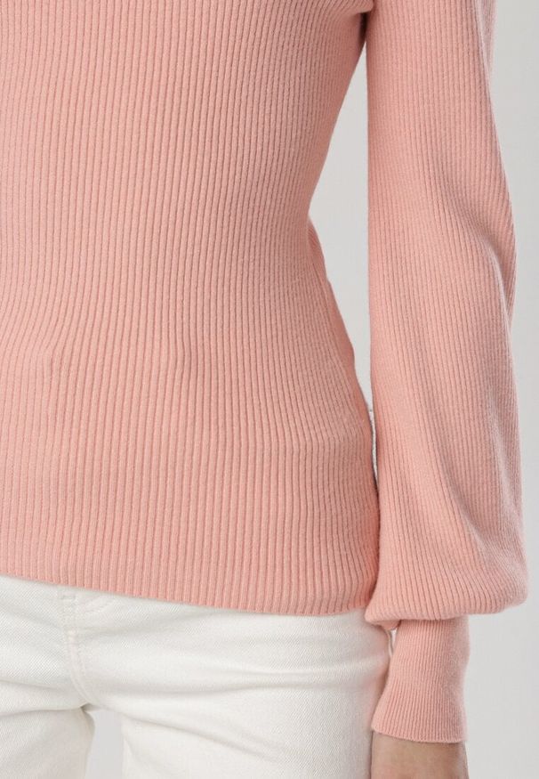 Born2be - Różowy Sweter Uhrieth. Typ kołnierza: dekolt kwadratowy. Kolor: różowy. Materiał: dzianina. Długość: długie. Wzór: prążki