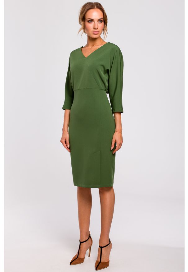 e-margeritka - Sukienka ołówkowa z kimonową górą zielona - 2xl. Okazja: do pracy, na imprezę. Kolor: zielony. Materiał: tkanina, poliester, elastan, materiał. Typ sukienki: ołówkowe. Styl: elegancki, klasyczny