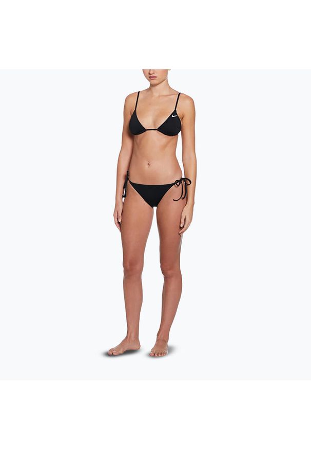 Góra od stroju pływackiego Nike Essential Triangle Bikini. Kolor: czarny