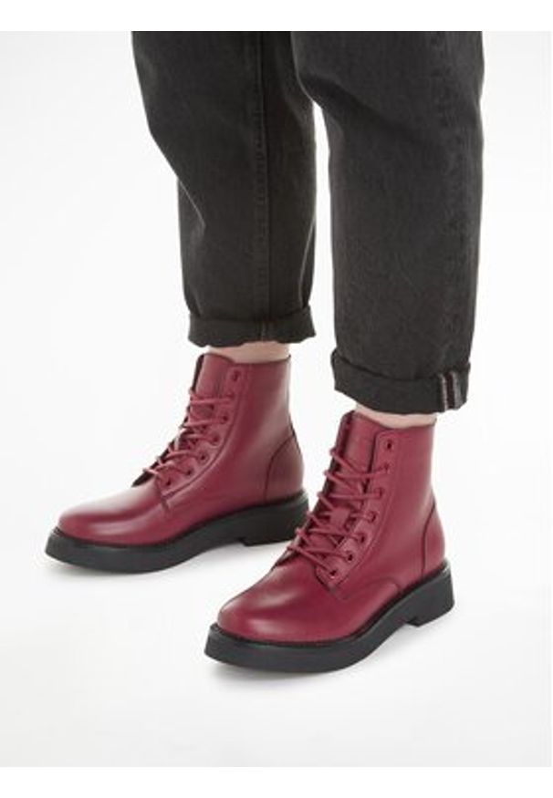 Tommy Jeans Trzewiki Tjw Lace Up Flat EN0EN02310 Bordowy. Kolor: czerwony. Materiał: skóra