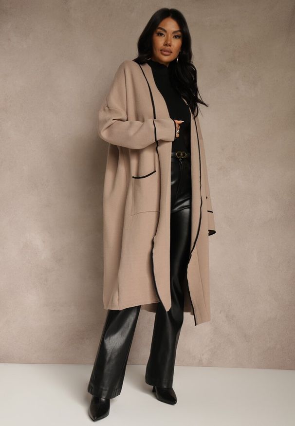 Renee - Beżowy Niezapinany Kardigan o Długim Kroju z Lamówką Venisse. Okazja: na co dzień. Kolor: beżowy. Materiał: jeans. Długość: długie. Styl: klasyczny, casual