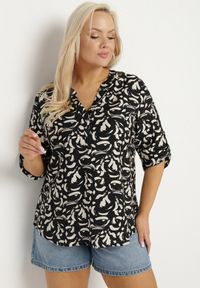 Born2be - Czarna Koszula z Wiskozą w Abstrakcyjny Wzór Clarivana. Okazja: na co dzień. Typ kołnierza: dekolt w serek. Kolekcja: plus size. Kolor: czarny. Materiał: wiskoza. Długość rękawa: długi rękaw. Długość: długie. Styl: klasyczny, casual, elegancki #7