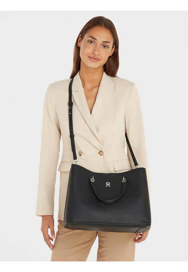 TOMMY HILFIGER - Tommy Hilfiger Torebka Th Emblem Satchel AW0AW15177 Czarny. Kolor: czarny. Materiał: skórzane