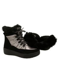 Czarne Śniegowce Waterproof Caprice 26240-29 032 wielokolorowe. Kolor: czarny, wielokolorowy. Materiał: futro, materiał, syntetyk. Sezon: zima. Styl: sportowy #5