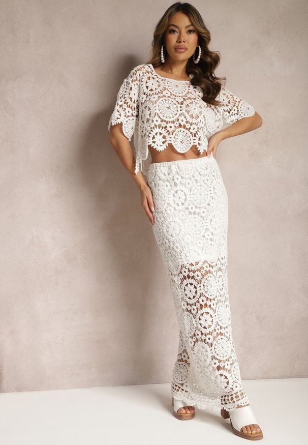 Renee - Biały Bawełniany Komplet Boho z Ażurowymi Wycięciami Spódnica Maxi i Bluzka Belrina. Kolor: biały. Materiał: bawełna. Wzór: ażurowy