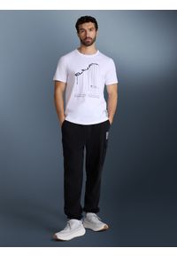 4f - 4F T-shirt regular z nadrukiem męski - biały S. Okazja: na spacer, do pracy, na co dzień. Kolor: biały. Materiał: materiał, dzianina, bawełna. Wzór: nadruk. Styl: casual, klasyczny #1