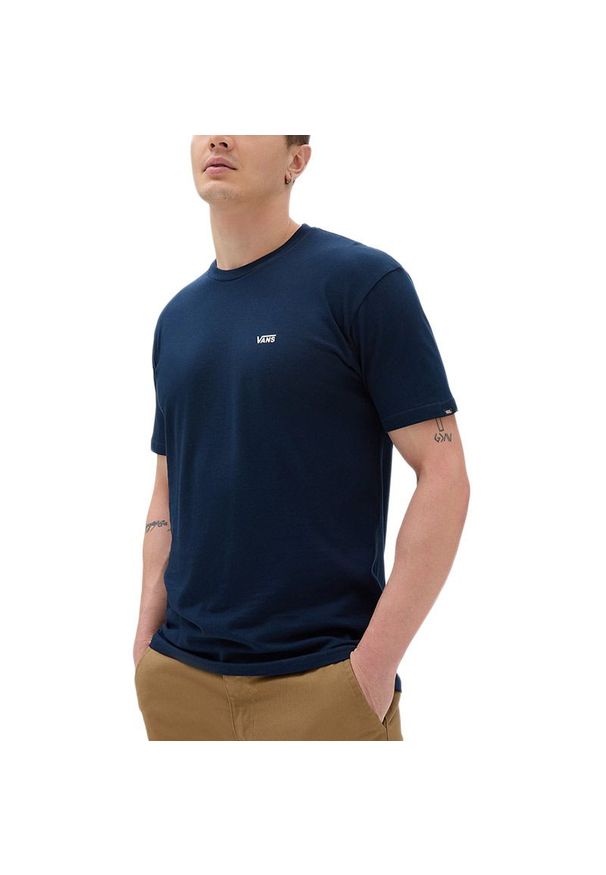 Koszulka Vans Left Chest Logo VN0A3CZENAV1 - granatowa. Kolor: niebieski. Materiał: bawełna. Długość rękawa: krótki rękaw. Długość: krótkie. Wzór: aplikacja