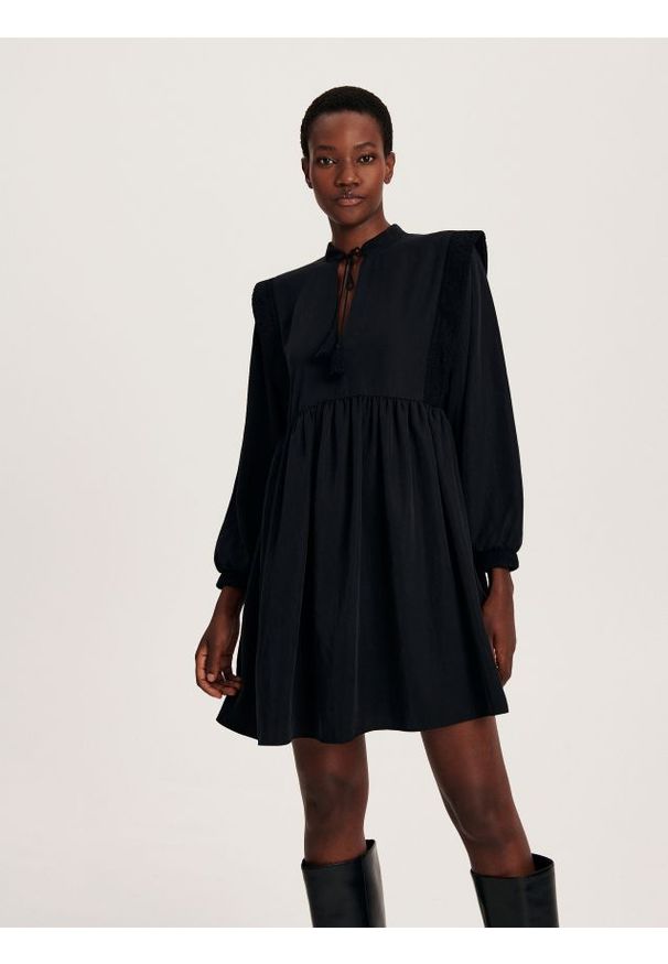 Reserved - Sukienka mini - czarny. Kolor: czarny. Materiał: tkanina. Długość: mini