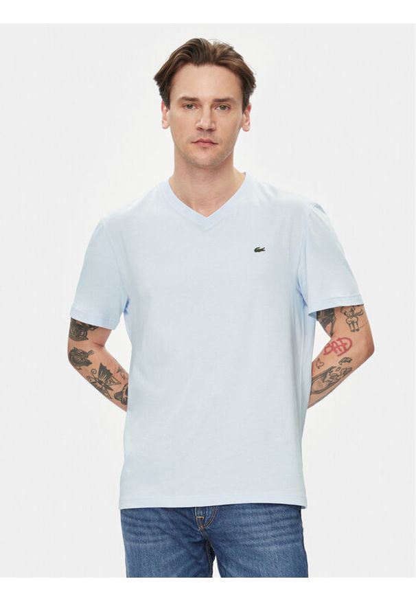 Lacoste T-Shirt TH2036 Błękitny Regular Fit. Kolor: niebieski. Materiał: bawełna