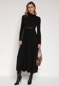 Born2be - Czarna Rozkloszowana Sukienka z Dzianiny z Wiskozą z Długim Rękawem i Paskiem Tusmina. Okazja: na co dzień. Kolor: czarny. Materiał: wiskoza, dzianina. Długość rękawa: długi rękaw. Styl: klasyczny, casual, elegancki #4