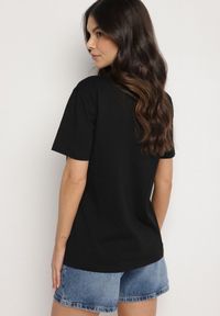 Born2be - Czarny Bawełniany T-shirt Ozdobiony Nadrukiem Nelltaria. Okazja: na co dzień. Kolor: czarny. Materiał: bawełna. Wzór: aplikacja, nadruk. Sezon: lato, wiosna. Styl: elegancki, casual #5