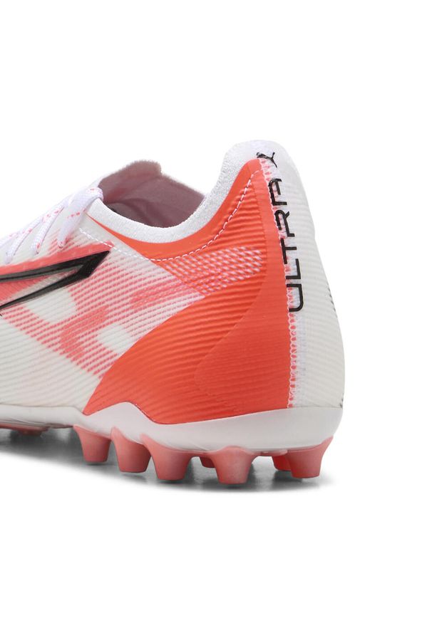 Puma - Buty piłkarskie ULTRA 5 ULTIMATE MG PUMA White Black Glowing Red. Kolor: czerwony, biały, wielokolorowy, czarny. Materiał: skóra. Sport: piłka nożna