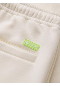 Ombre Clothing - Szorty dresowe unisex ze ściągaczem w pasie – kremowe V2. Kolor: kremowy. Materiał: dresówka. Wzór: aplikacja. Styl: sportowy #7