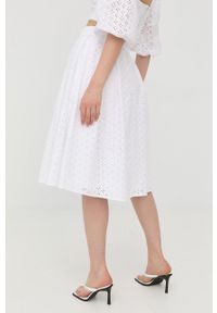 Marciano Guess spódnica bawełniana kolor biały midi rozkloszowana. Kolor: biały. Materiał: bawełna