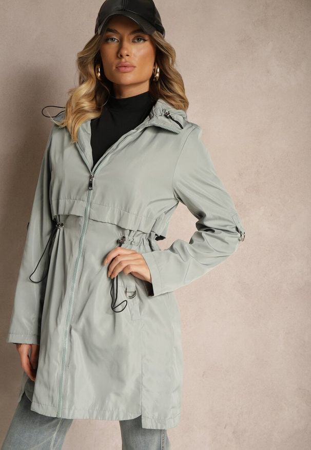 Renee - Jasnoniebieska Kurtka Parka z Odpinanym Kapturem i Troczkiem w Talii Labiana. Kolor: zielony. Materiał: tkanina