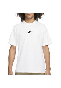 Koszulka Nike Sportswear Premium Essentials DO7392-100 - białe. Kolor: biały. Materiał: bawełna. Długość rękawa: krótki rękaw. Długość: krótkie. Wzór: nadruk #1
