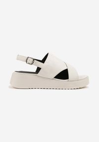 Born2be - Białe Sandały na Koturnie Vices z Wycięciami Saricee. Okazja: na co dzień. Zapięcie: sprzączka. Kolor: biały. Materiał: jeans. Sezon: lato. Obcas: na koturnie. Styl: elegancki, casual #5