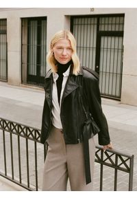 Reserved - Spodnie z szeroką nogawką - jasnoszary. Kolor: szary. Materiał: tkanina, wiskoza #1