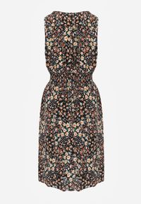 Born2be - Granatowa Rozkloszowana Sukienka z Wiskozy w Kwiaty Evalis. Kolor: niebieski. Materiał: wiskoza. Wzór: kwiaty. Sezon: lato #4