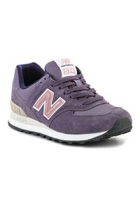 Buty New Balance W WL574TP2 fioletowe. Okazja: na co dzień. Zapięcie: sznurówki. Kolor: fioletowy. Materiał: guma, skóra. Szerokość cholewki: normalna. Model: New Balance 574 #1