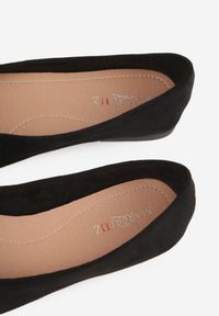 Born2be - Czarne Casualowe Balerinki z Imitacji Zamszu Zambra. Okazja: na co dzień. Kolor: czarny. Materiał: zamsz. Wzór: kolorowy. Sezon: lato. Styl: casual #8