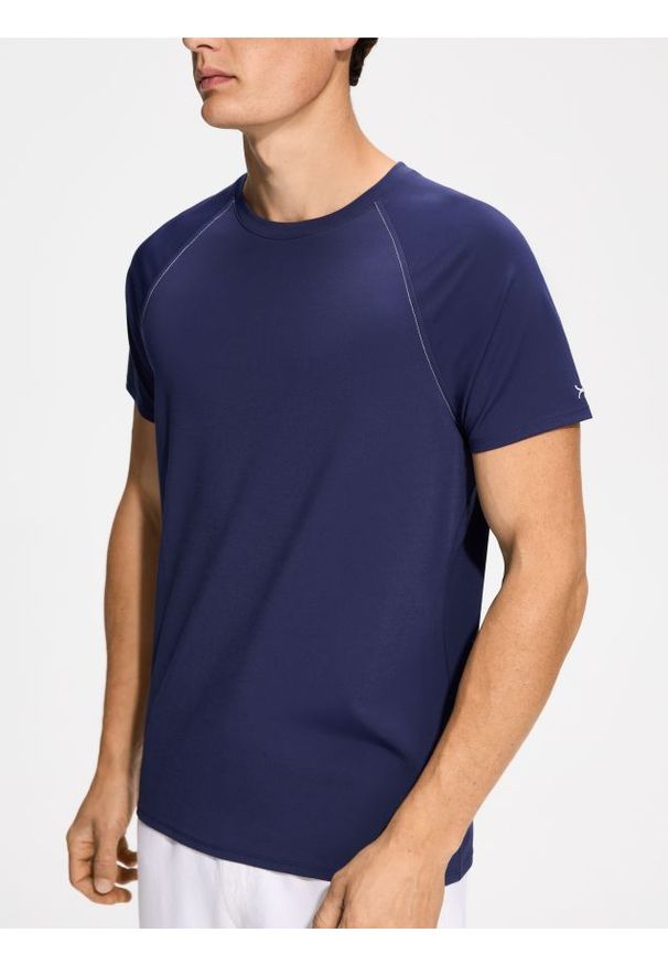 Reserved - T-shirt slim fit z wiskozą - granatowy. Kolor: niebieski. Materiał: wiskoza