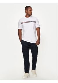 TOMMY HILFIGER - Tommy Hilfiger T-Shirt Chest Stripe MW0MW36739 Biały Regular Fit. Kolor: biały. Materiał: bawełna #5