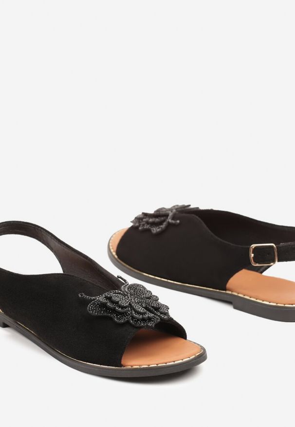 Born2be - Czarne Sandały z Imitacji Zamszu z Ozdobną Aplikacją z Cyrkoniami Korevelia. Okazja: na co dzień. Nosek buta: otwarty. Zapięcie: pasek. Kolor: czarny. Wzór: aplikacja. Materiał: zamsz. Sezon: lato. Obcas: na obcasie. Styl: casual, elegancki. Wysokość obcasa: niski