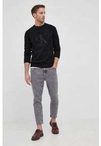 Calvin Klein Jeans Sweter z domieszką wełny J30J319660.PPYY męski kolor czarny. Kolor: czarny. Materiał: wełna. Długość rękawa: raglanowy rękaw. Wzór: aplikacja #6