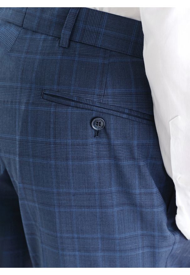 Pako Lorente - PAKO LORENTE – Granatowe spodnie garniturowe w delikatną niebieską kratkę. Kolor: niebieski. Materiał: poliester, wełna, lycra. Wzór: kratka