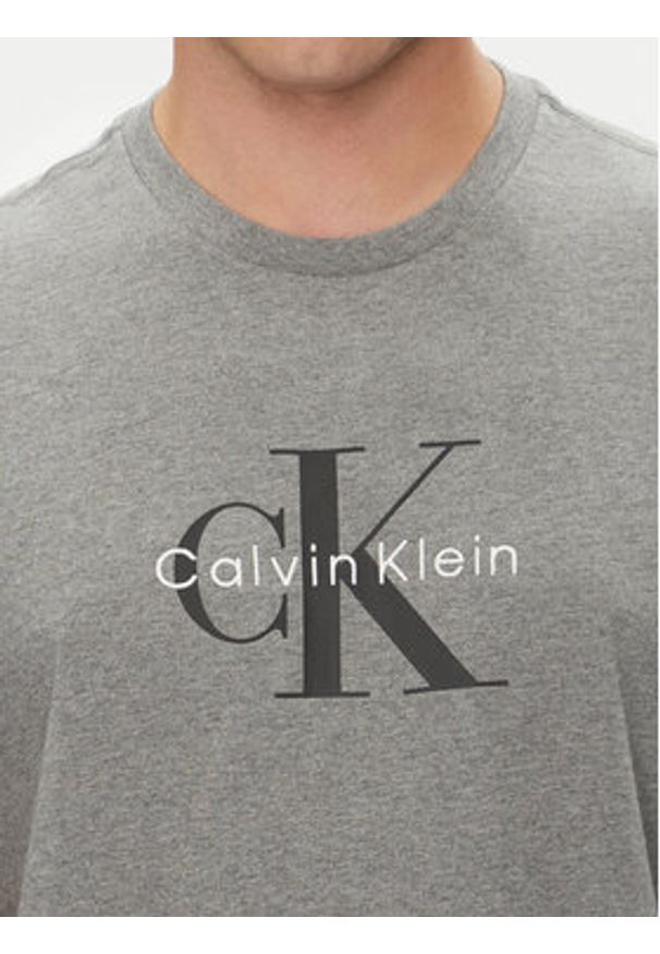 Calvin Klein Jeans T-Shirt Hero Monologo LV04RB862G Szary Regular Fit. Kolor: szary. Materiał: bawełna