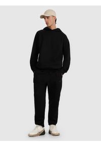 4f - 4F Bluza dresowa nierozpinana z kapturem męska - czarna XXL. Okazja: na co dzień. Typ kołnierza: kaptur. Kolor: czarny. Materiał: dresówka. Długość rękawa: raglanowy rękaw. Styl: casual, sportowy #2