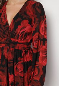 Born2be - Czarno-Czerwona Rozkloszowana Sukienka w Róże z Bufiastymi Rękawami i Marszczeniem w Talii Senarielle. Okazja: na co dzień, na imprezę. Kolor: czarny. Materiał: skóra. Sezon: wiosna. Styl: casual, elegancki #2